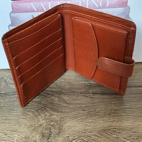 GUC Louis Vuitton Epi compact wallet - Picture 3 of 5